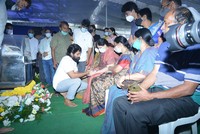 Allu Arjun Pays Last Respcets to Sirivennela Sitaramasastri